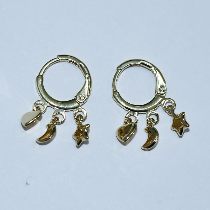 BRINCO ARGOLINHA C/ CORAÇÃO LUA E ESTRELA