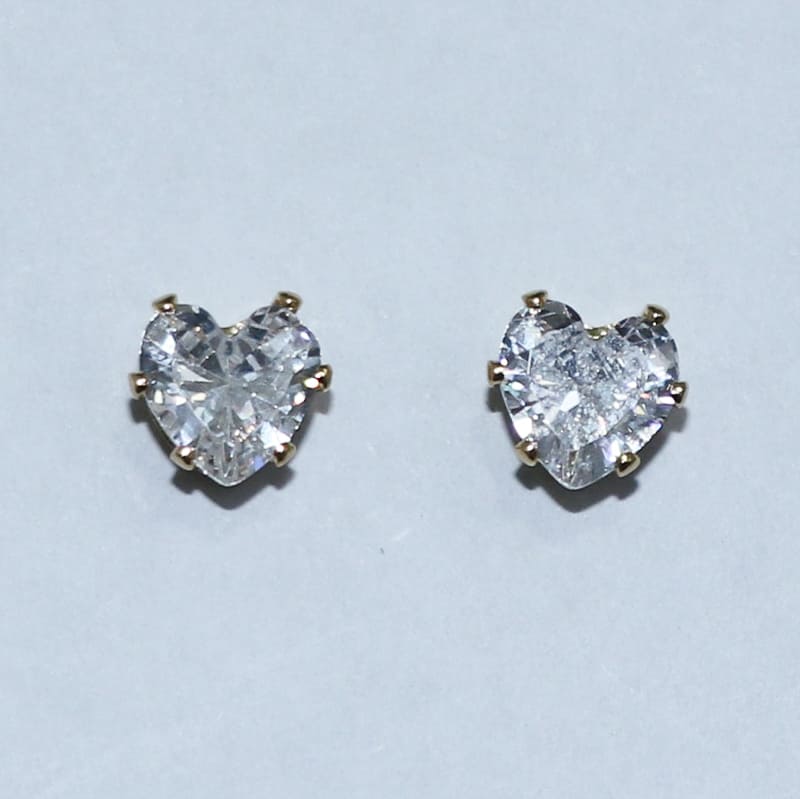 BRINCO FIXO CORAÇÃO ZIRCÔNIA (7MM)