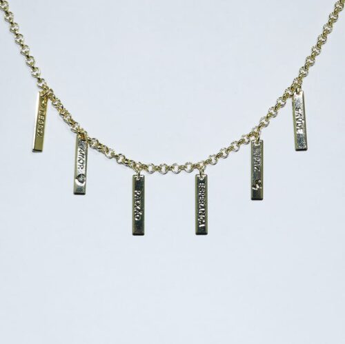 COLAR COM PLACAS DE NOMES VARIADOS 40CM