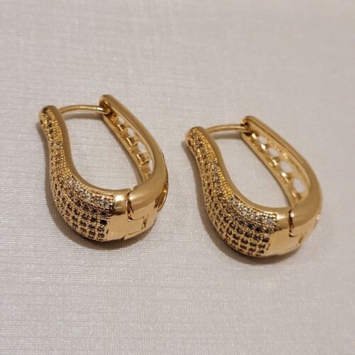 BRINCO ARGOLA OVAL COM FILEIRAS EM ZIRCÔNIAS (25MM)